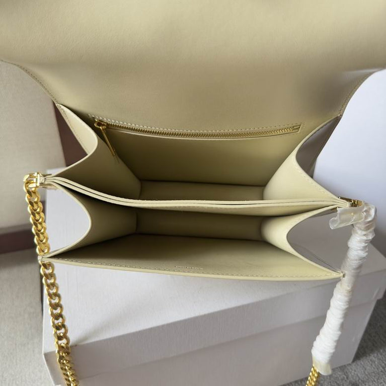 CELINE Smooth Calfskin Triomphe Clutch on Chain