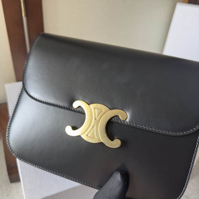 CELINE Smooth Calfskin Triomphe Clutch on Chain