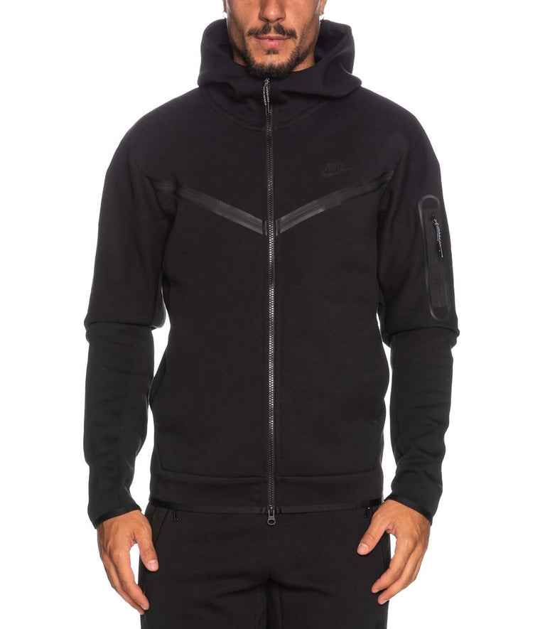 Nike Sportswear Tech Fleece Hoodie & Joggers Set Black, stylish athletic outfit in black, perfect for comfort and performance.