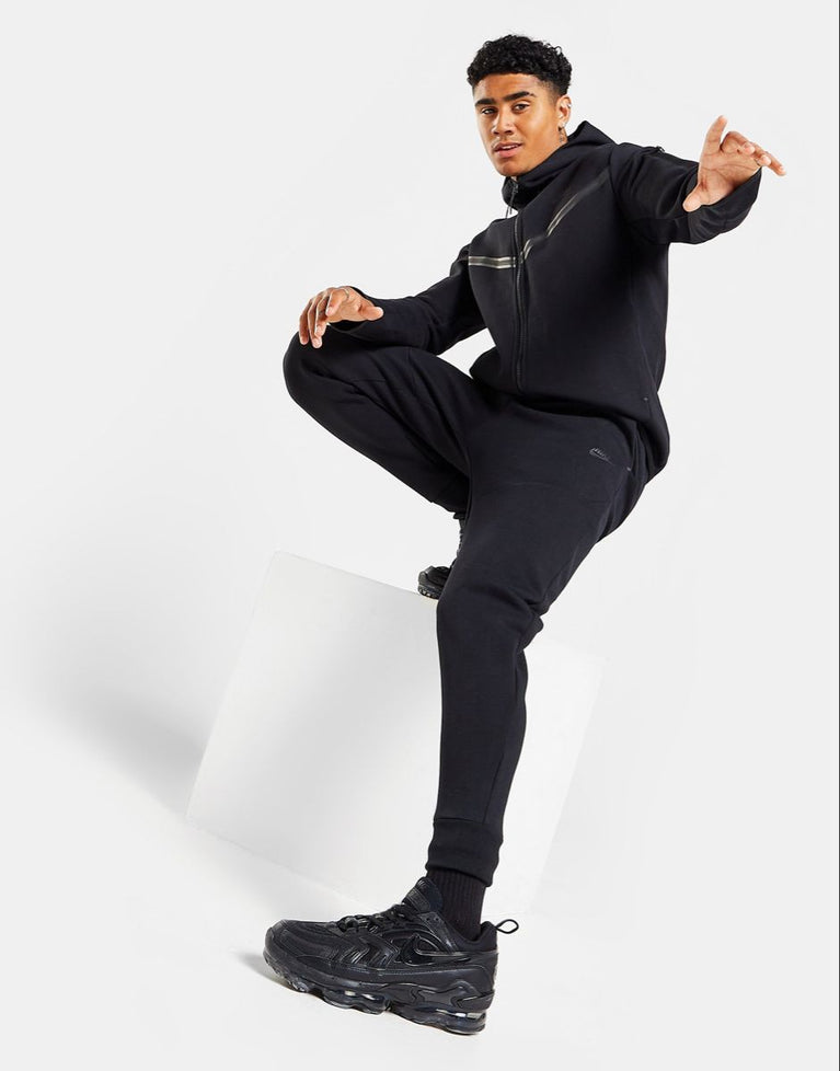 Nike Sportswear Tech Fleece Hoodie & Joggers Set Black, stylish athletic outfit in black, perfect for comfort and performance.