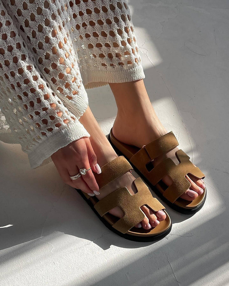 Elegantes zweiteiliges Set aus gestricktem Rock mit Lochmuster