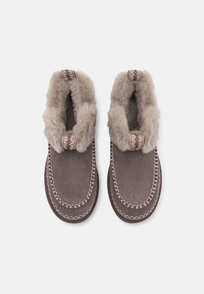 UGG Ultra Mini Alpine Sangpo Women's Winter Snow Boots