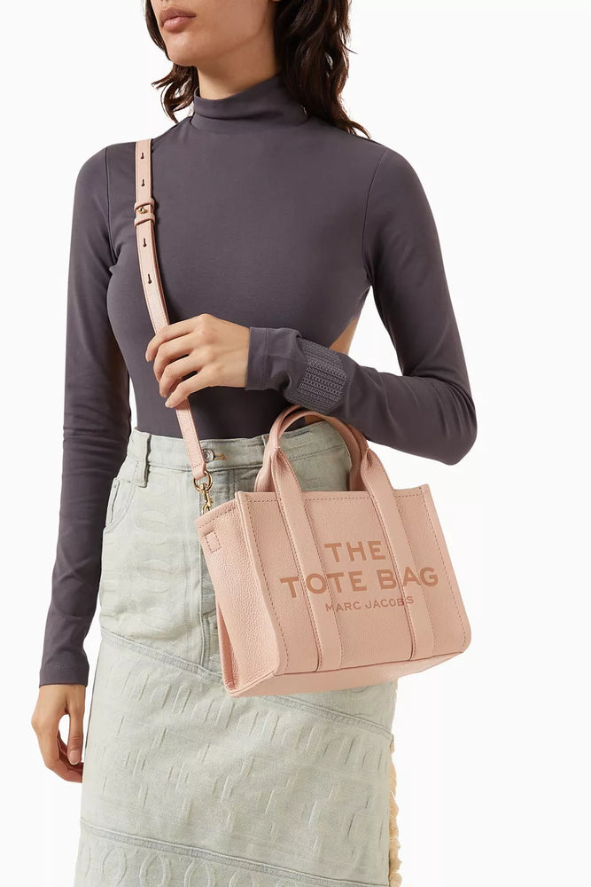 Marc Jacobs Shopper Tote Bag Leather Pink featuring a chic design and feminine style.