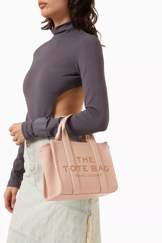 Marc Jacobs Shopper Tote Bag Leather Pink featuring a chic design and feminine style.