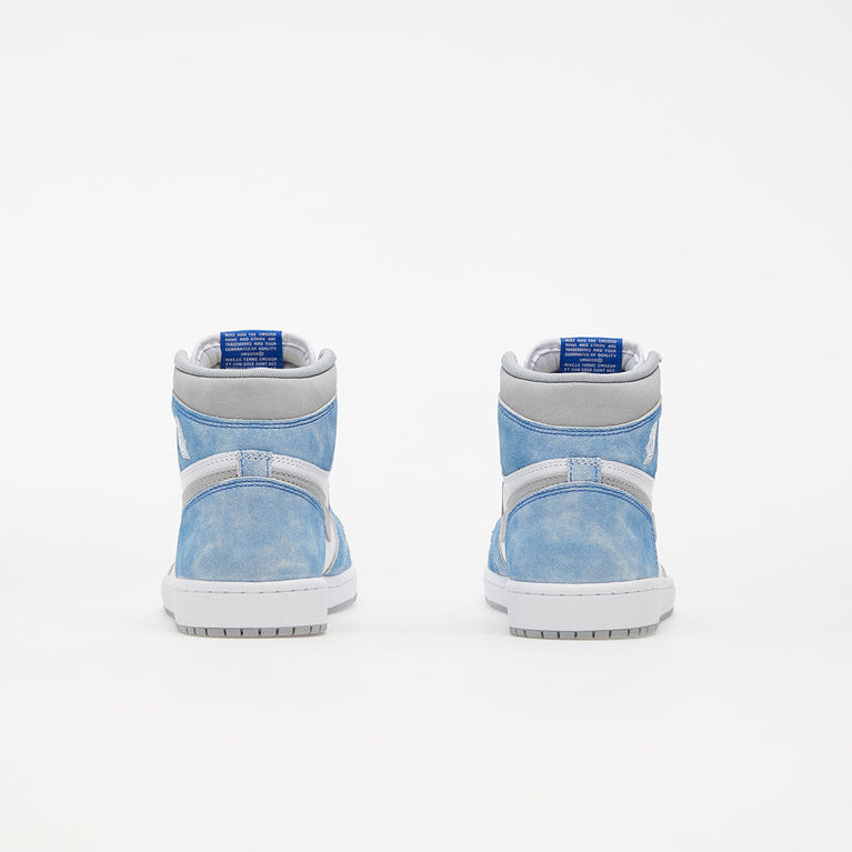 Nike Jordan 1 High OG Hyper Royal side view showcasing iconic design and blue hues. Nike Jordan 1 High OG Hyper Royal side view showcasing iconic design and blue hues at Volonka