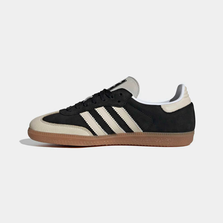 Adidas Samba OG Core Black Wonder White sneaker in black and beige with gum sole 