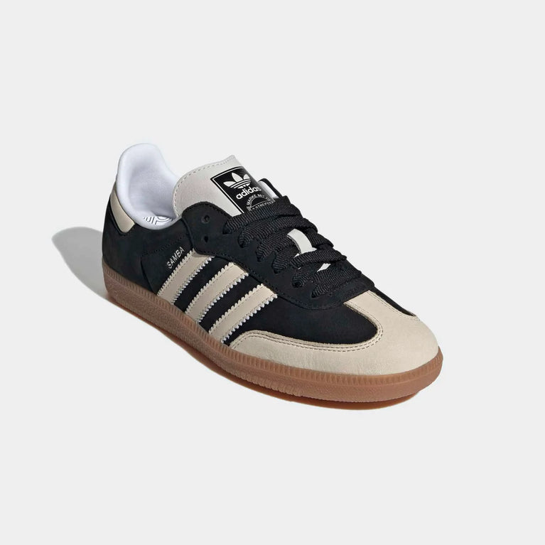 Adidas Samba OG Core Black Wonder White sneaker in black and beige with gum sole 