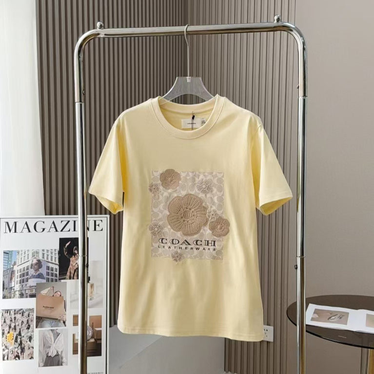 Coach Damen atmungsaktives, trendiges T-Shirt mit Blumenmuster