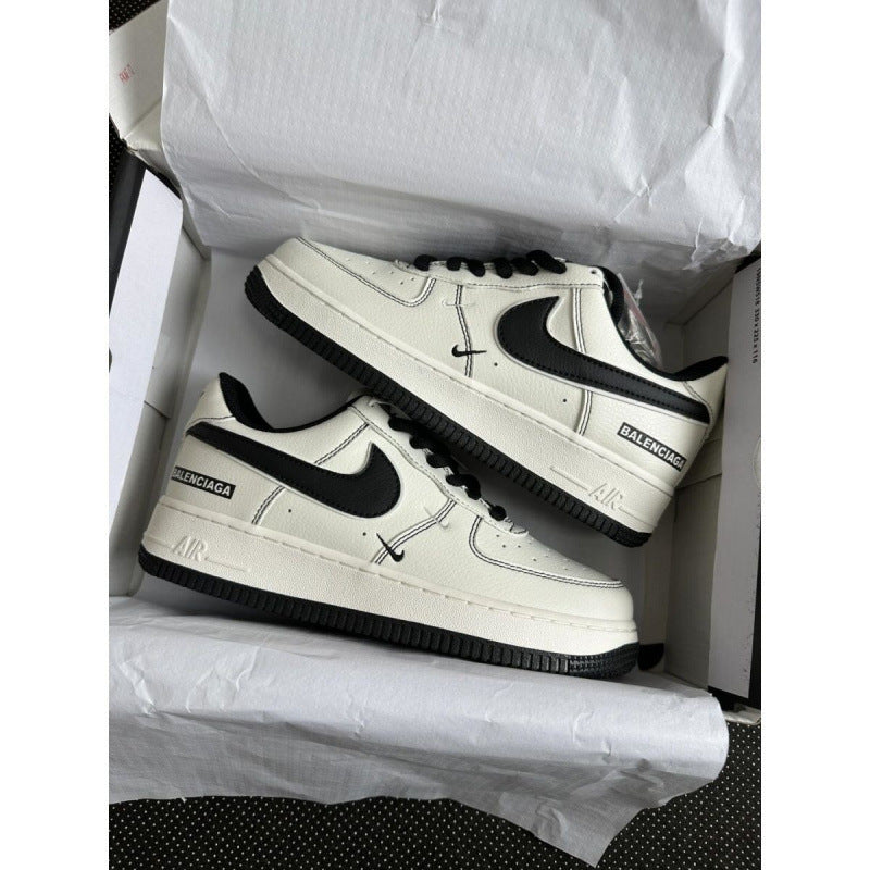 Nike Unisex F1 Air Force paris Low-top Casual Shoes in volonka store. White sneakers with black accents in a box