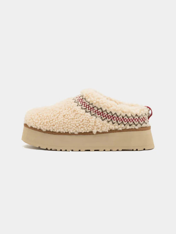 UGG Tazz Slipper Heritage Braid Natural at Vpöpnka. Beige slipper with a patterned sole on a white background. 