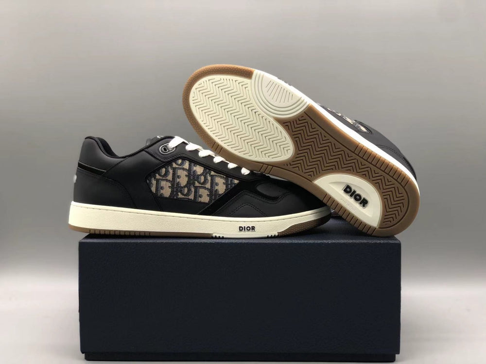 Dior B27 Uptown Low Top Leder Sneaker Black displayed from the side, featuring black leather and a unique design. Dior B27 Uptown Low Top Leder Sneaker Black displayed from the side, featuring black leather and a unique design. at Volonka.