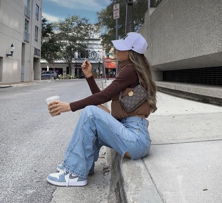 Nike Jordan 1 High OG Hyper Royal side view showcasing iconic design and blue hues. Nike Jordan 1 High OG Hyper Royal side view showcasing iconic design and blue hues at Volonka