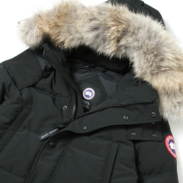 Black parka with fur hood and Canada Goose logo. Canada Goose Wyndham Parka Goose Men's Winter Jacket at Volonka. 