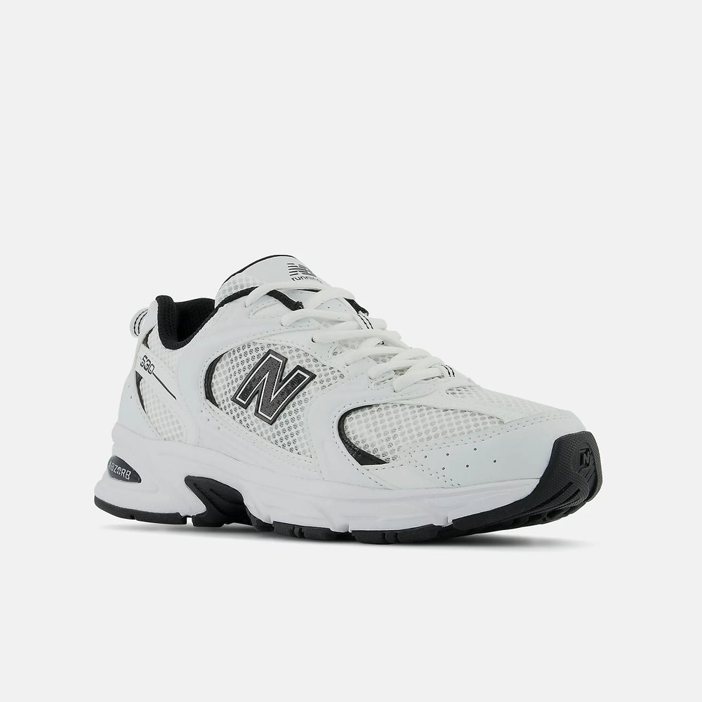 New Balance Men Sneaker 530 White Black side view showcasing its sleek design and breathable mesh at Volonka.