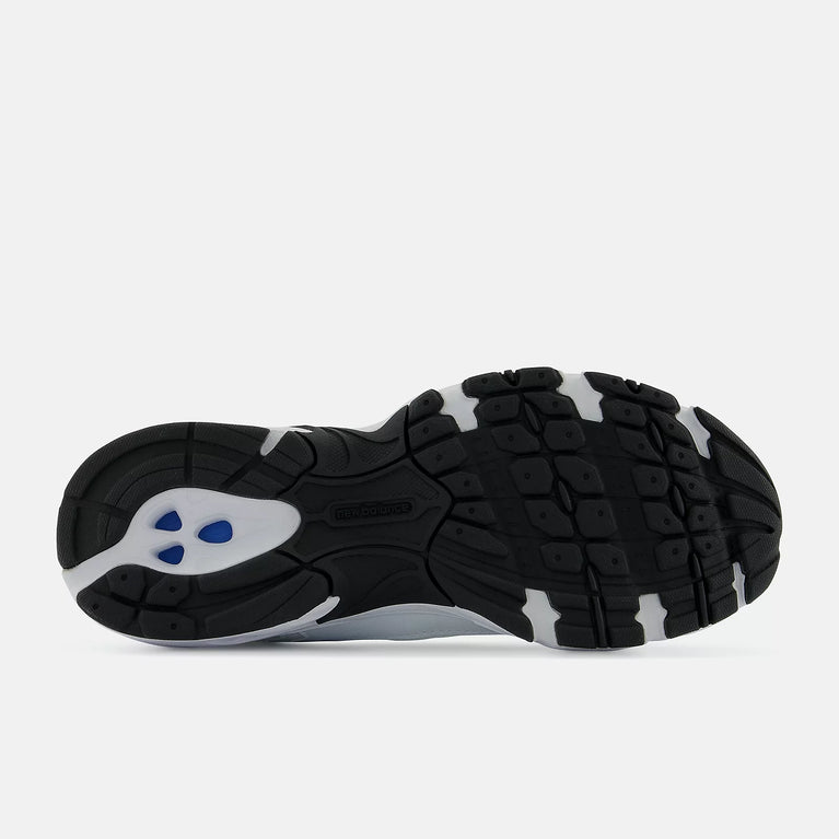 New Balance Men Sneaker 530 White Black side view showcasing its sleek design and breathable mesh at Volonka.