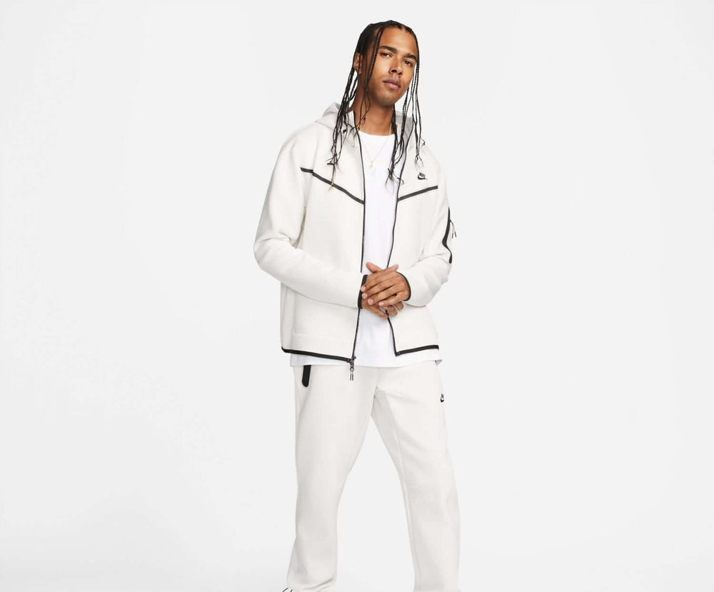 Nike Tech Fleece 白 セットアップ Nike Sportswear Tech Fleece Hoodie & Joggers Set White – Volonka